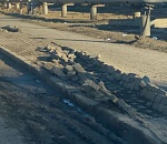 Мэрия Астрахани ищет владельцев транспорта, разворотивших тротуар на Н. Островского