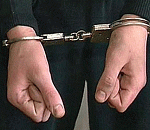 Комплимент от соседнего столика: четверо астраханцев отобрали у мужчины куртку прямо в кафе