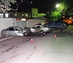 В Астрахани иномарка протаранила 2 стоящих авто и сбила пешехода