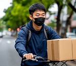 Мигрантам в Астрахани запретят работать в общепите и курьерами по доставке продуктов