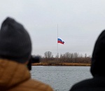 Огромный триколор взвился над Городским островом в Астрахани 