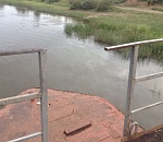 В Астрахани мужчина упал с моста из-за отсутствия перил и сломал ребра