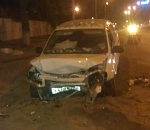 В Астрахани автомобиль врезался в песочную насыпь, оставшуюся от ремонтных работ