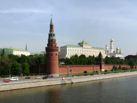 Российский дизайнер Артемий Лебедев предложил перекрасить московский Кремль