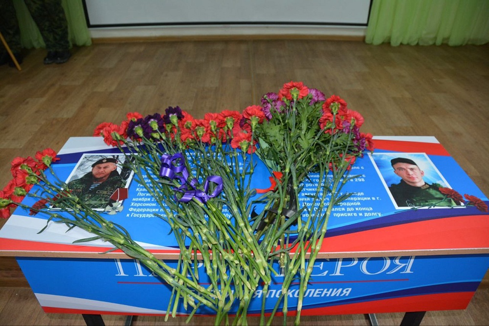 В астраханской школе появилась парта памяти героев спецоперации