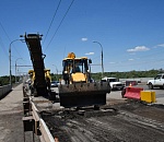 В Астрахани на Новом мосту заменят почти 13 тысяч кв. м асфальта