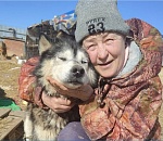 Беспомощного старого хаски выкинули из машины в астраханском селе