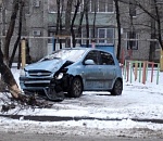 В Астрахани автоледи врезалась в дерево: пострадали ребенок и пенсионерка