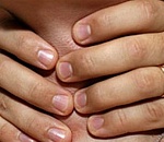 Астраханец пытался задушить полицейского, управлявшего автомобилем