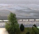 Астраханец провел собственное расследование в поисках источника радужных пятен на Волге