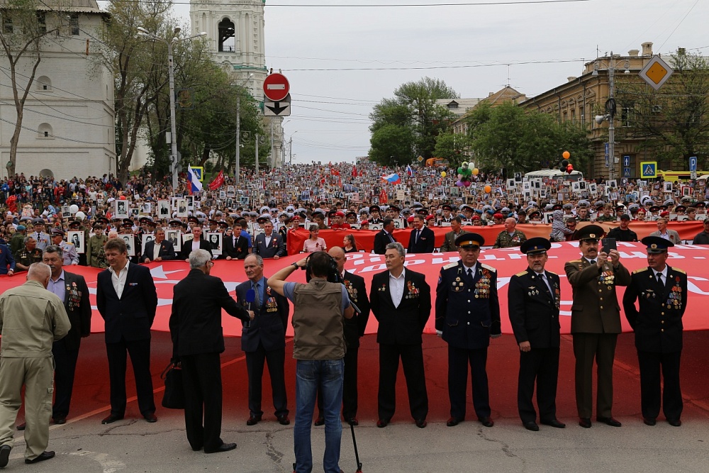 На транспорте, на одежде, на сердце: астраханцам предложили новые форматы «Бессмертного полка»