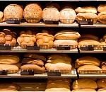 Сотрудница астраханской хлебопекарни обманула начальство на четыре кулака