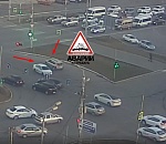 Что это было? Астраханцы обсуждают кадры загадочной дорожной ситуации у Ярмарки