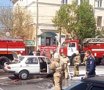 В Астрахани посреди дороги загорелся автомобиль