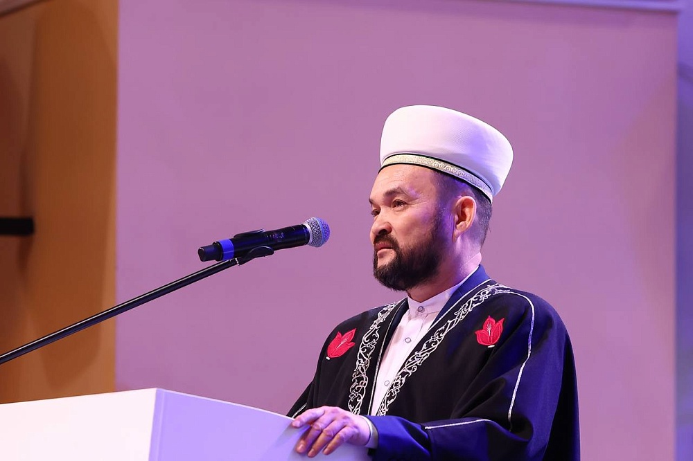 Лидер астраханских мусульман поддержал Верховного муфтия России в вопросе о публичном намазе