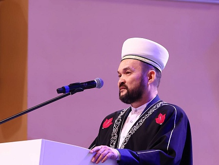 Лидер астраханских мусульман поддержал Верховного муфтия России в вопросе о публичном намазе