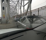 На Старом мосту из-за аварии перекрыта одна полоса