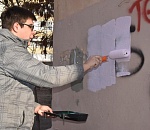 С астраханских стен стерли 170 надписей о продаже наркотиков