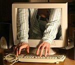 Астраханец отомстил экс-подружке через интернет