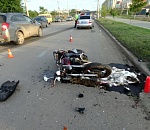 В Астрахани столкнулись легковушка и мотоцикл 