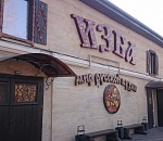 Руководство кафе Изба в центре Астрахани проштрафилось из-за своего сотрудника