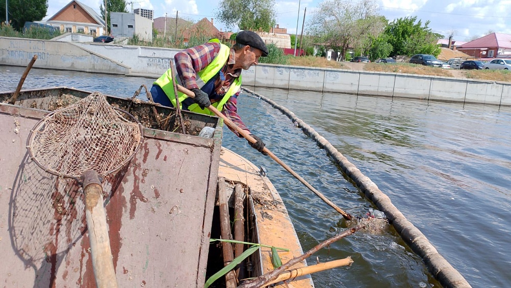 Что успели утопить местные жители на дне астраханских каналов?