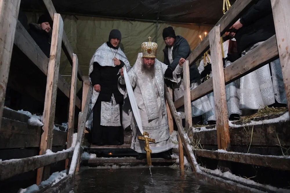 Астраханцы празднуют Крещение