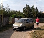 Под Астраханью автоледи сбила женщину у ее дома