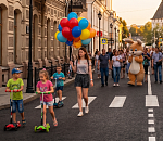 На праздники и выходные центр Астрахани отдают пешеходам