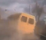 BMW выехала на встречку: кадры жесткого столкновения с ГАЗелью в Астрахани