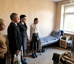 Депутаты астраханской облдумы посетили раненых в госпитале