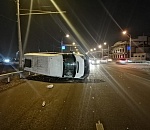 Кадры аварии с перевернувшейся маршруткой на Аэропортовском шоссе в Астрахани