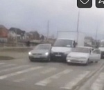 В Астрахани три машины нежно обнялись и прижались друг к другу