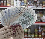 Падение реальных доходов россиян вновь ускорилось