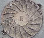 С трех улиц Астрахани менее, чем за сутки украли 10 крышек люков