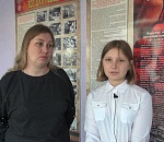 Полицейские поблагодарили астраханскую школьницу перед всем классом за бдительность и активную гражданскую позицию