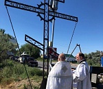 Под Астраханью восстановили разрушенный из-за стихии Поклонный крест