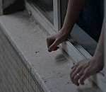 В Астрахани мужчина разбился насмерть, упав с окна пятого этажа