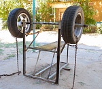 Астраханец построил в своем дворе спортзал под открытым небом