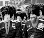 Казаки идут конным маршем на Севастополь