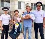 В Астрахани патруль ДПС взял роженицу из горевшей скорой и вовремя доставил в роддом