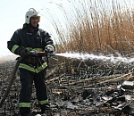 В Астрахани вновь горел камыш: пожару присвоен повышенный ранг сложности