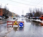 В Астрахани прорвало магистральный трубопровод возле парка «Аркадия»