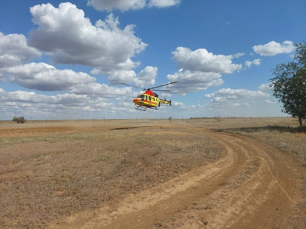 Астраханская санитарная авиация экстренно доставила в больницы пятерых младенцев 