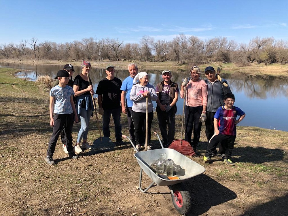 Сотрудники ПривЖД и ветераны-железнодорожники приняли участие в акции «Дни чистоты» в Астрахани 