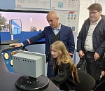 Астраханские студенты попробовали себя в роли водителей электропоезда 