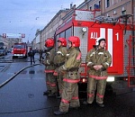 В Астрахани загорелся склад с бетонной тротуарной плиткой: здание частично обрушилось