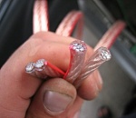 В Астрахани подростки украли 15 метров медного кабеля