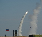 Расчеты ПВО на маневрах в Астраханской области поразят ракеты и вертолеты "противника"