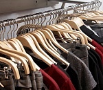 В Астрахани двое веселых парней украли одну куртку на двоих